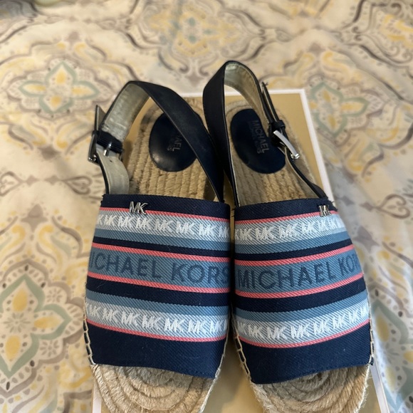 Size 7.5 Michael Kors espadrilles - Picture 3 of 3